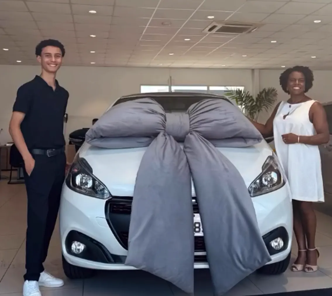 Entrega de carro realizada pela Intercons